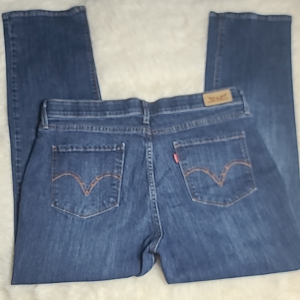 Levi's Women’s Straight Leg Jeans in Dark Blue Denim - Picture 3 of 8